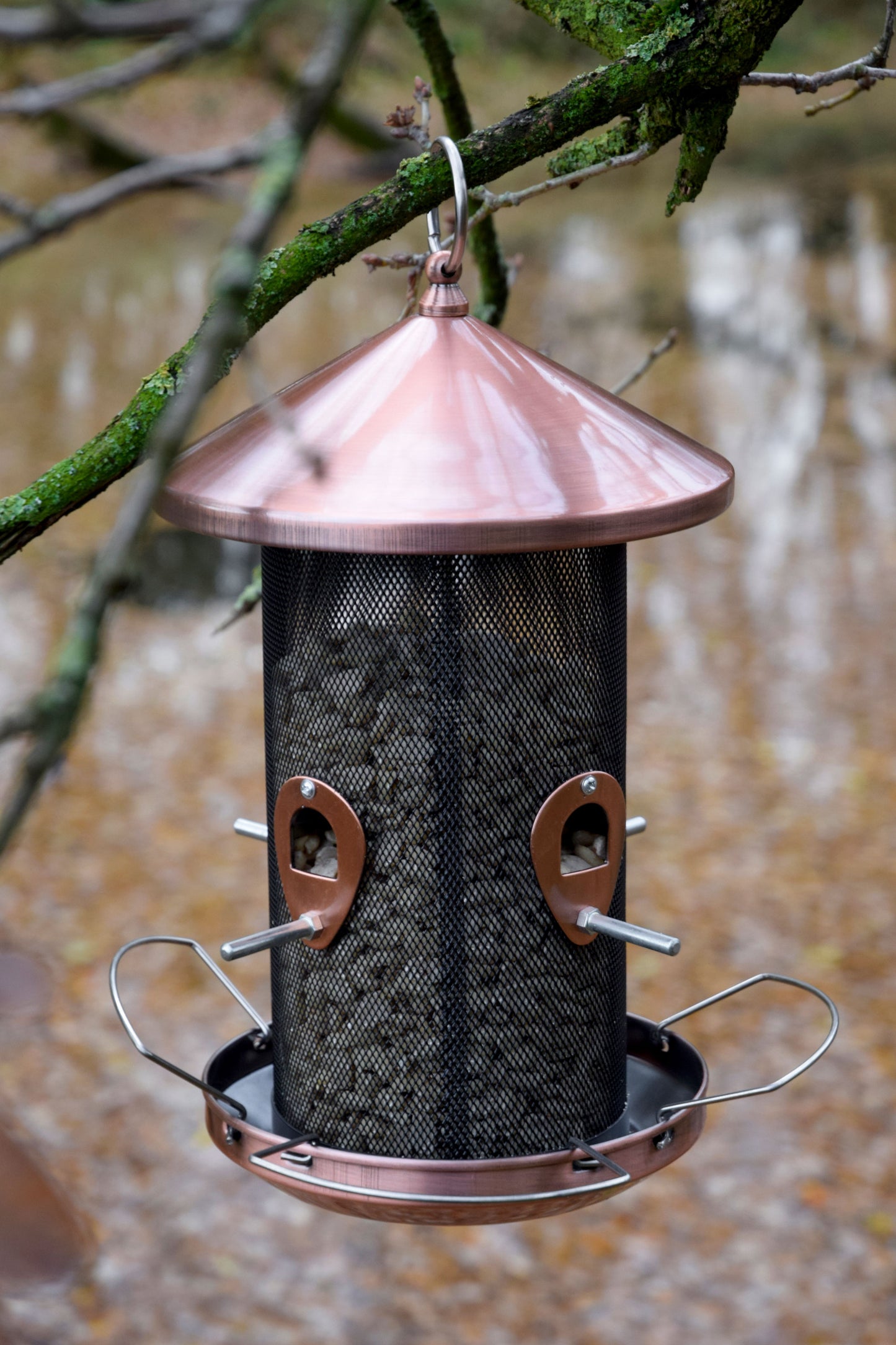 Art. 11517 - Große Futtersäule mit je vier Anflugstangen und Metallbügeln