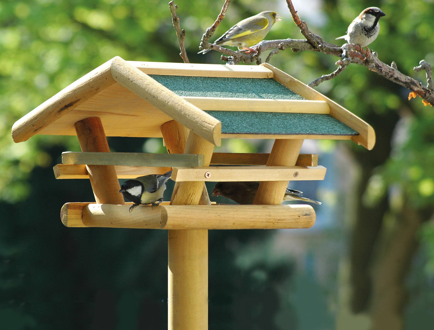 Art.21052FSC - FSC®-Vogelhaus mit Ständer mit grünem Bitumendach