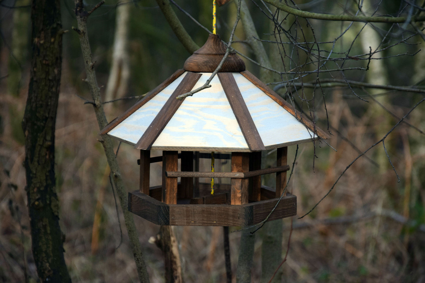 Art.21390 - Vogelfutterhaus Sechseck dunkelbraun im "Natural Camouflage" - Design