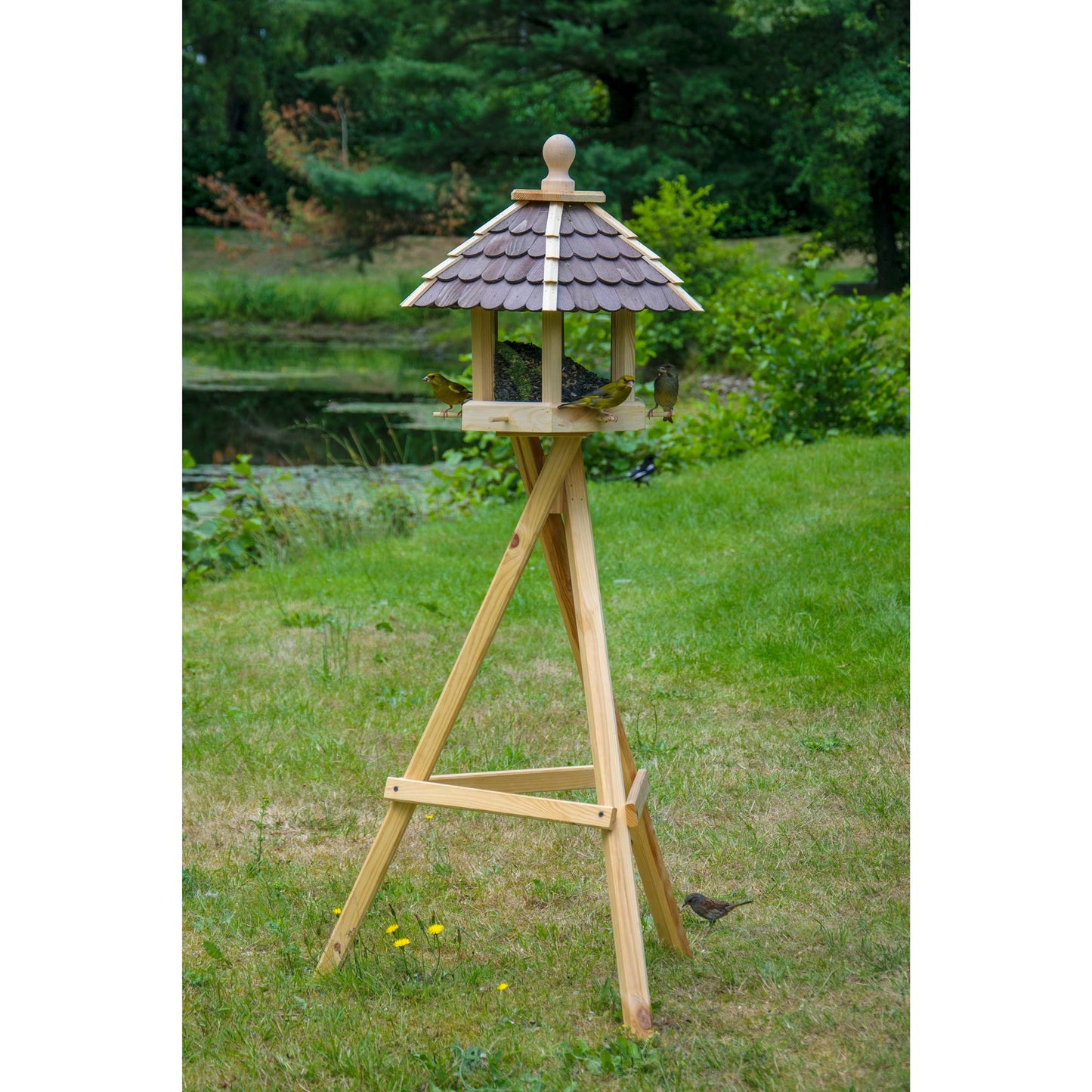 Art. 44136e - Großes Vogelhaus mit dunklen Holzschindeln - Futterpyramide