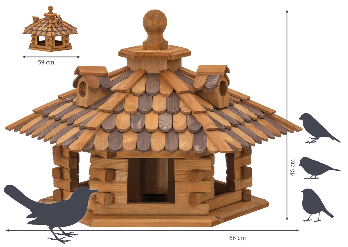 Rustikales, sechseckiges Vogelhaus aus massivem Kiefernholz mit dekorativen Dachgauben und Holzschindeldach, perfekt für die Fütterung von Wildvögeln.