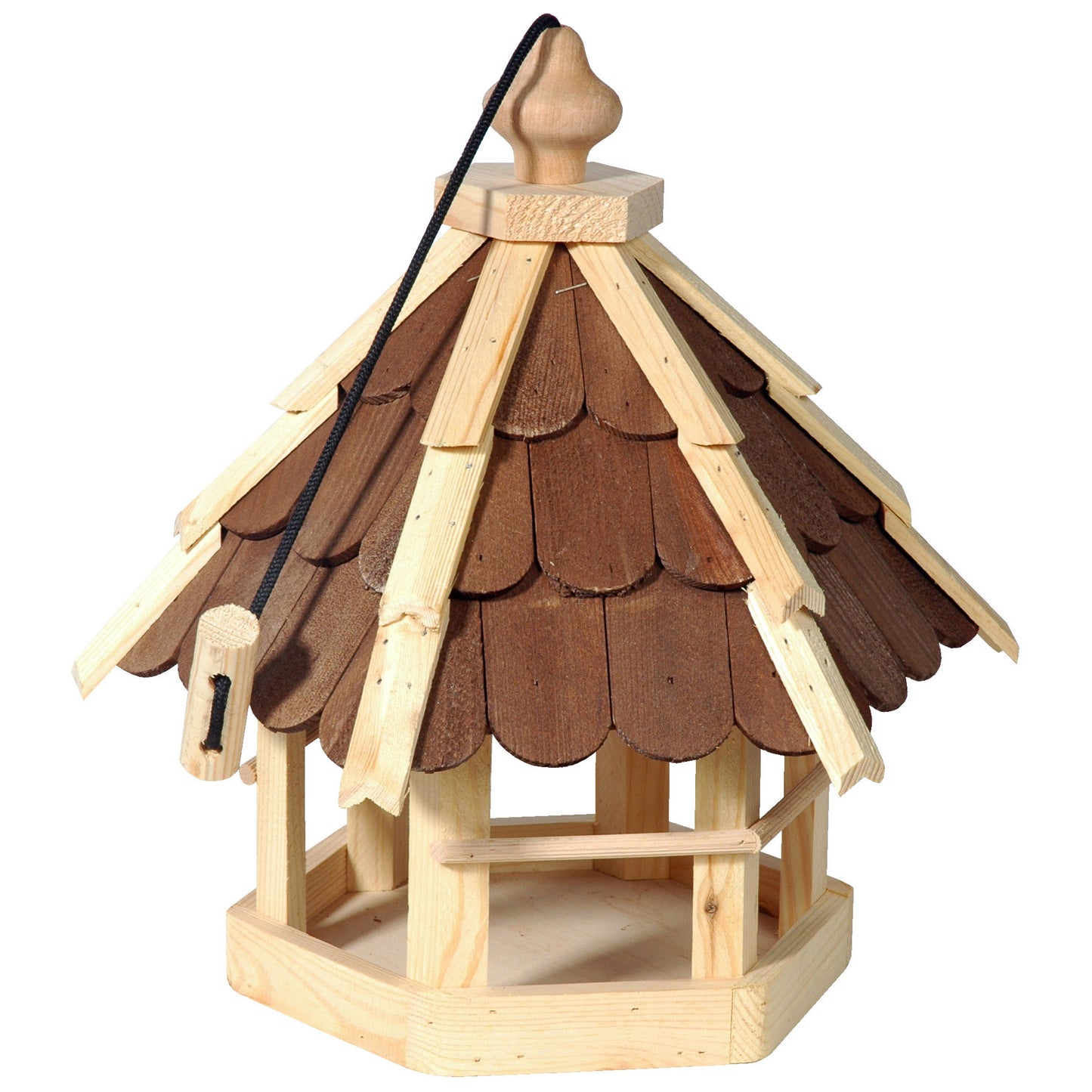 Traditionelles Vogelfutterhaus mit braunem Schindeldach