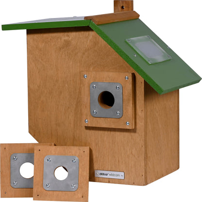 Robuster Nistkasten mit variablen Einfluglochgrößen für verschiedene Vogelarten.
