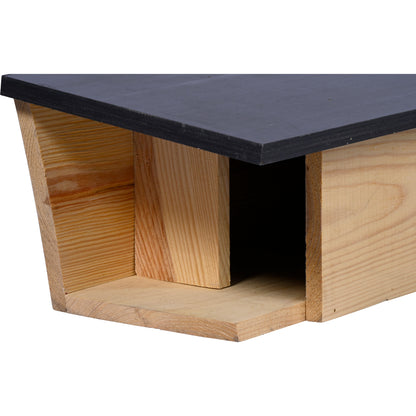 Wetterfestes Vogelhaus mit schwarzem Dach, ideal zum Aufstellen oder Befestigen
