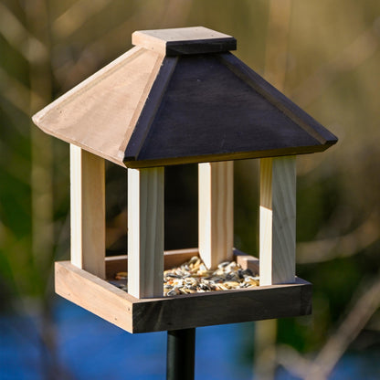 Vogelhaus mit Ständer Pyramidendach