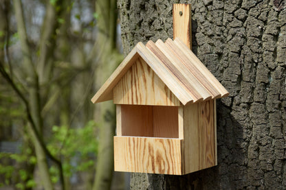 Art.13076e - Geflammter Nistkasten, halboffene Nisthöhle für Nischenbrüter, Kiefer - Luxus-Vogelhaus.de