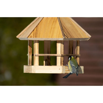 Nachhaltiges Vogelhaus aus geflammtem Kiefernholz
