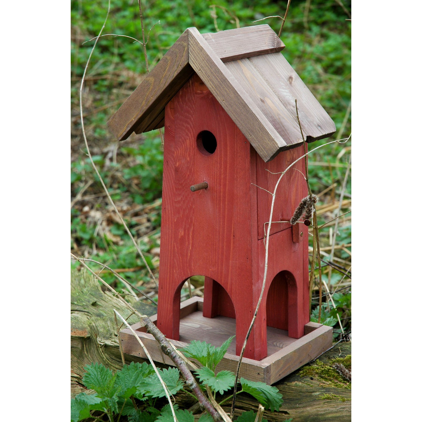 Vogelhaus "Red House" in Rot/Braun, vielseitig als Nistkasten und Futterhaus, mit praktischer Öffnungsklappe.