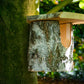 LUXUS-VOGELHAUS® Nistkasten mit natürlicher Optik und robustem Birkenholz, perfekt für naturnahe Gärten.