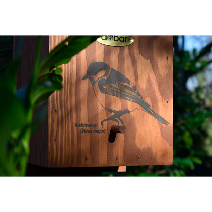 Art. 22365FSCe - Nistkasten mit Siebdruckmotiv "Kohlmeise" Ø 32 mm - Luxus-Vogelhaus.de