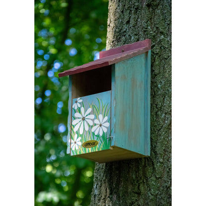 Vogelhaus mit natürlichem Design und wetterfester Lasur, ideal für Rotkehlchen und Grauschnäpper.