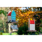 Buntes Vogelfutterhaus „Salzstraße“ – Farbiges Design im Münsterland-Stil mit reißfester Kordel.
