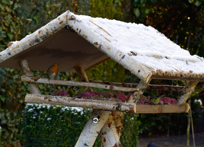 LUXUS-VOGELHAUS® Vogelhaus mit extra stabilem Ständer für sicheren Halt auch bei Wind und Wetter.
