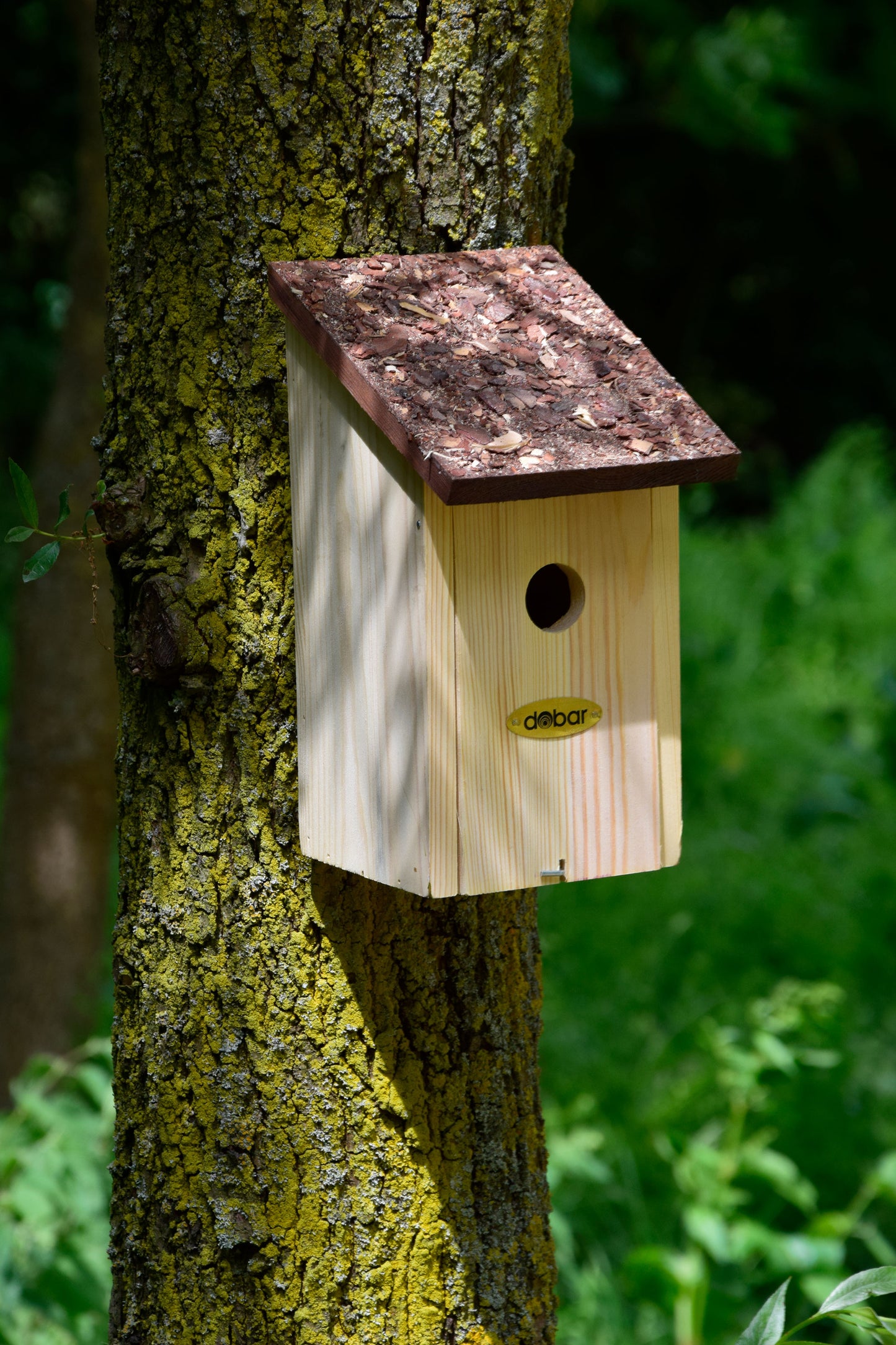 Art.37120e - Nistkasten mit Rindendach mit Öffnungsklappe, Kiefer - Luxus-Vogelhaus.de