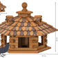 Rustikales, sechseckiges Vogelhaus aus massivem Kiefernholz mit dekorativen Dachgauben und Holzschindeldach, perfekt für die Fütterung von Wildvögeln.