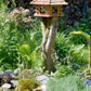 Rustikales, sechseckiges Vogelhaus aus massivem Kiefernholz mit dekorativen Dachgauben und Holzschindeldach, perfekt für die Fütterung von Wildvögeln.