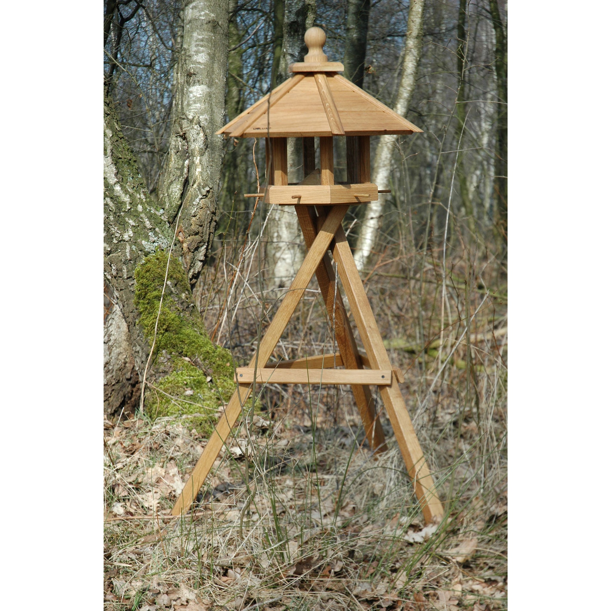 – mit Turmspitze schmückender Eichenholz-Vogelhaus \