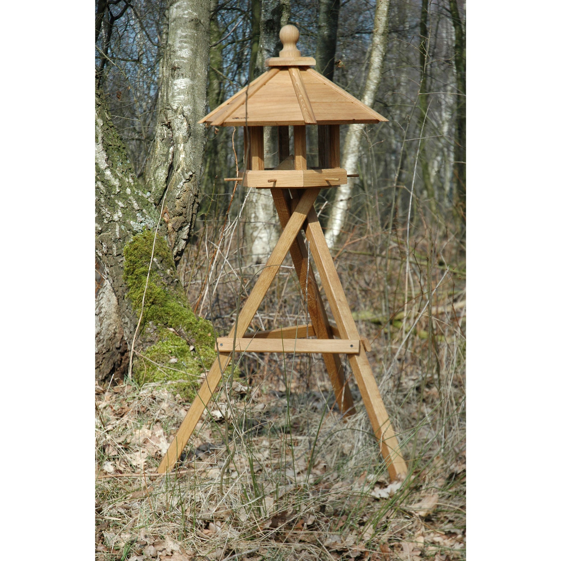 Vogelfutterhaus "Anflug" aus massivem Eichenholz – Robustes Vogelhaus mit UV-Schutz - Luxus-Vogelhaus.de