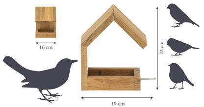 Wetterfestes Design-Vogelfutterhaus aus geöltem Eichenholz mit Anflugstange und Aufhängemöglichkeit an der Rückwand.

