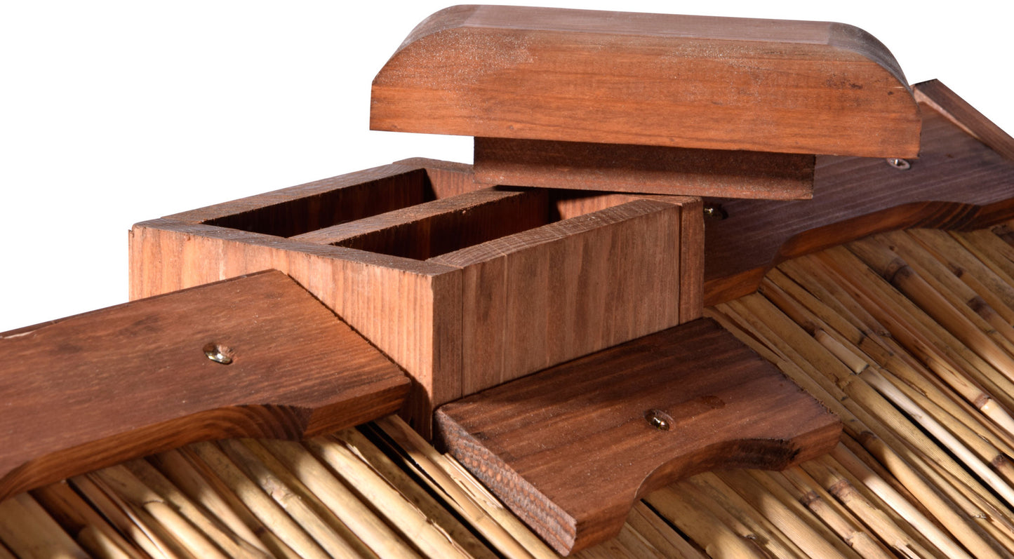 LUXUS-VOGELHAUS® Vogelfutterhaus mit integriertem Futtersilo und wetterbeständigem Schilfdach.

