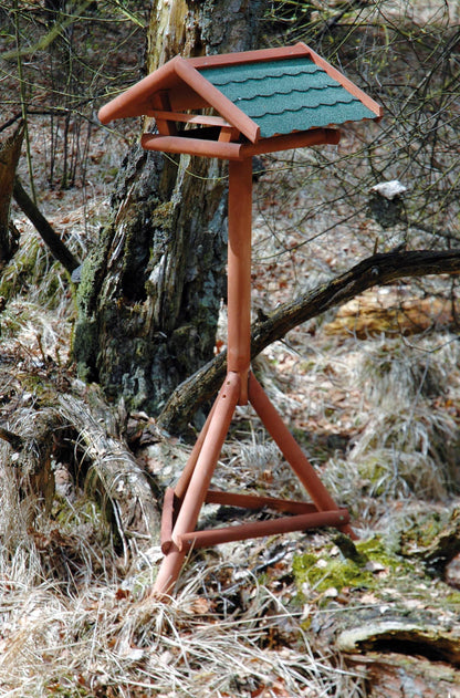 LUXUS-VOGELHAUS® handgefertigtes Vogelhaus mit stabilem Ständer und optimalem Regenschutz durch großen Dachüberstand.

