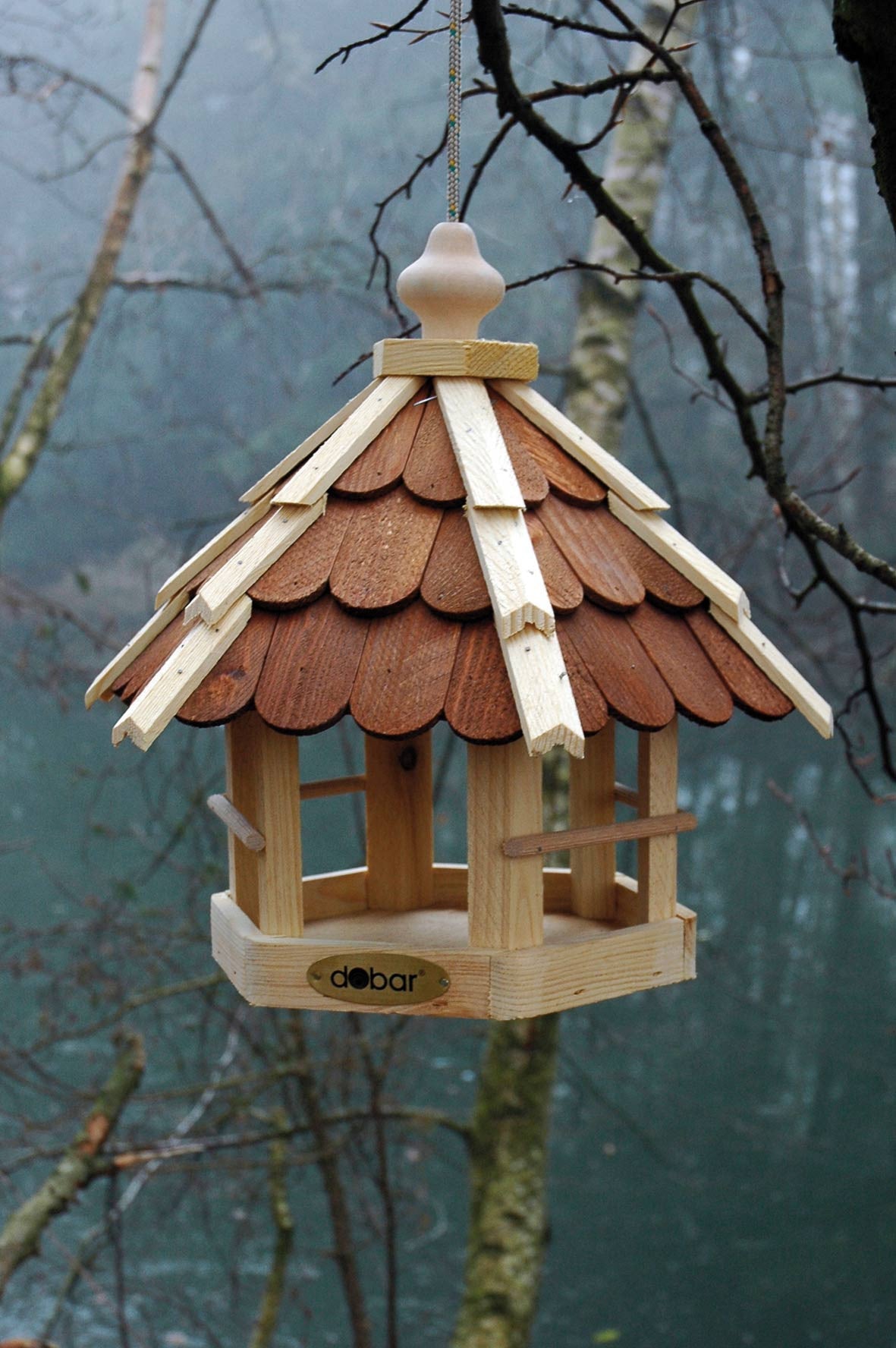 Vogelhaus aus wetterfest imprägniertem Kiefernholz
