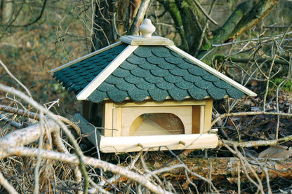  XL-Vogelfutterhaus aus wetterfestem Massivholz mit grünem Dach und UV-beständigen Futterschubladen für Wildvögel.