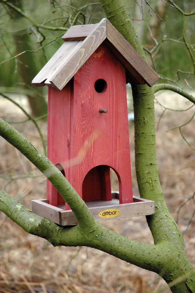 Nistkasten und Futterhaus "Red House" mit Öffnungsklappe, robust und wetterfest, ideal für Wildvögel.