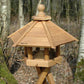 Vogelfutterhaus "Anflug" aus massivem Eichenholz – Robustes Vogelhaus mit UV-Schutz - Luxus-Vogelhaus.de